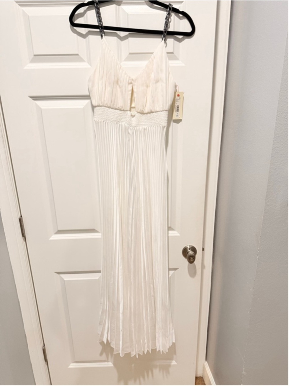 Women's Alice + Olivia Pleated Cutout Jumpsuit in Off White, Size 2 - Picture 6 of 11